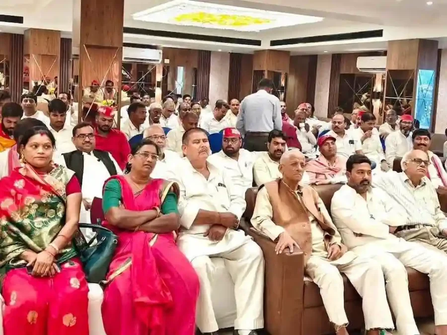 गोरखपुर-फैजाबाद शिक्षक निर्वाचन: सपा ने गोरखपुर में झोंकी ताकत, कमलेश यादव के लिए वरिष्ठ नेताओं की अहम बैठक