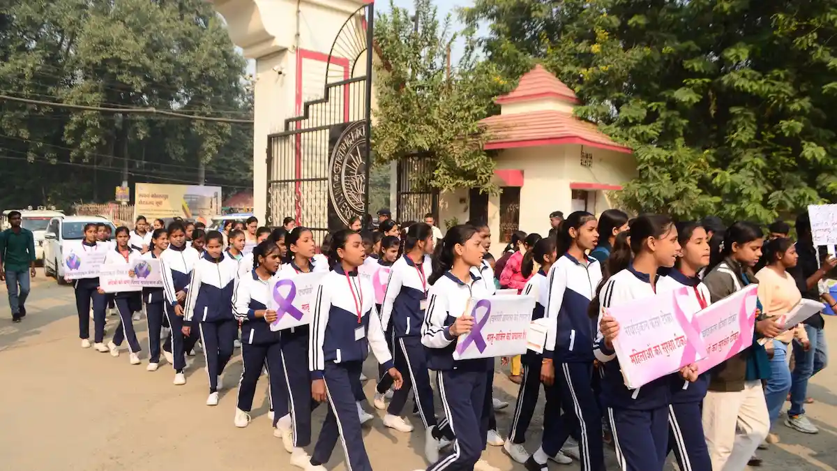 सर्वाइकल कैंसर से बचाव: गोरखपुर विश्वविद्यालय ने शुरू किया छात्राओं के लिए खास वैक्सीनेशन प्रोग्राम सर्वाइकल कैंसर से बचाव: गोरखपुर विश्वविद्यालय ने शुरू किया छात्राओं के लिए खास वैक्सीनेशन प्रोग्राम