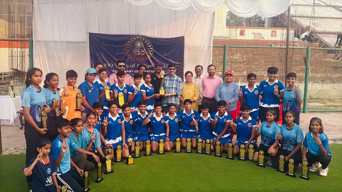 भारत में हॉकी के 100 साल: गोरखपुर में आयोजित हुए महिला और पुरुष हॉकी मैच, कौन बना चैंपियन? भारत में हॉकी के 100 साल: गोरखपुर में आयोजित हुए महिला और पुरुष हॉकी मैच, कौन बना चैंपियन?