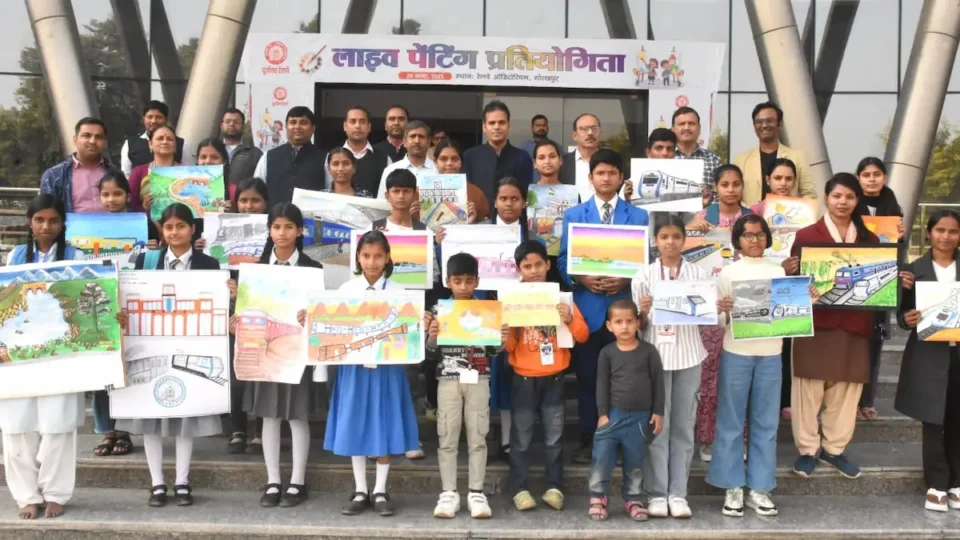 जोश और हुनर को मिला मंच: पूर्वोत्तर रेलवे लाइव पेंटिंग प्रतियोगिता में कलाकारों ने उकेरा पर्यावरण संरक्षण का संदेश