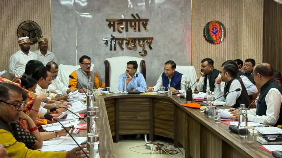 स्वच्छ और स्मार्ट गोरखपुर की ओर एक कदम, नगर निगम ने सोलर पैनल लगाने पर दी 15% टैक्स छूट