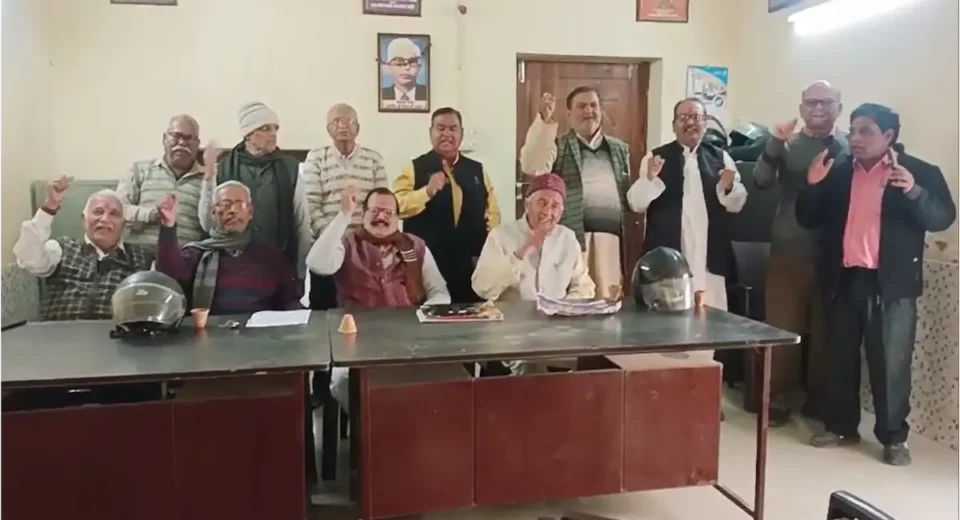 आठवां वेतन आयोग: पेंशनर्स को लाभ पर सरकार लाए 'श्वेतपत्र', गोरखपुर में हुई बड़ी मांग