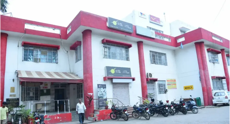 डाक विभाग का सर्वर हुआ ठप! स्पीड पोस्ट से लेकर पैसे निकालने तक, ग्राहकों को लौटना पड़ा निराश डाक विभाग का सर्वर हुआ ठप! स्पीड पोस्ट से लेकर पैसे निकालने तक, ग्राहकों को लौटना पड़ा निराश