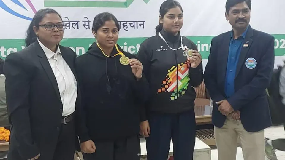 किकबॉक्सिंग चैंपियनशिप: SISA स्पोर्ट्स अकादमी की दो बेटियों ने मेरठ में लहराया परचम