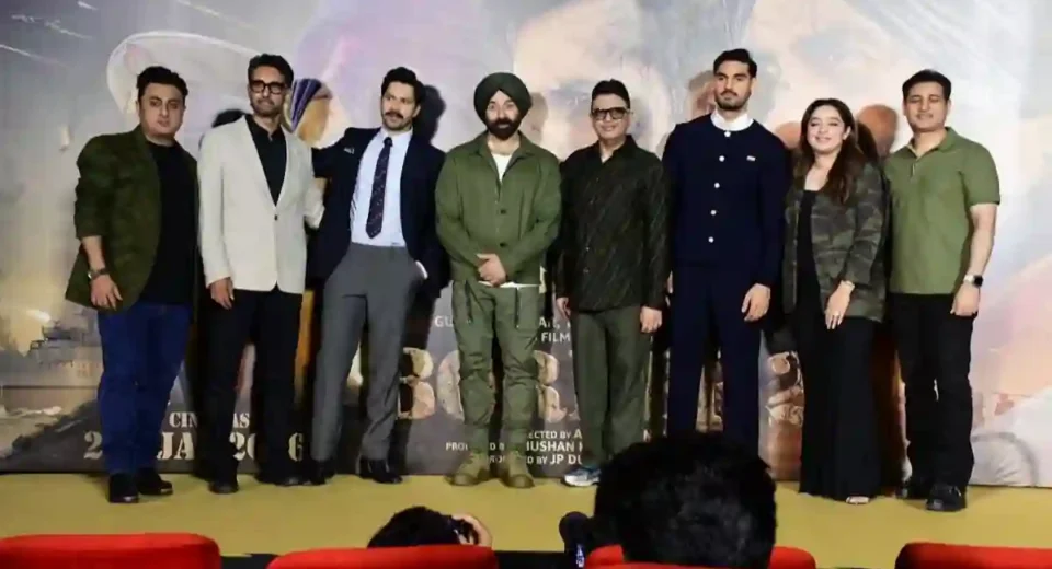 Border 2 Teaser Launch: पिता धर्मेंद्र के निधन के बाद पहली बार दिखे सनी देओल, इवेंट में रो पड़े 'तारा सिंह' Border 2 Teaser Launch