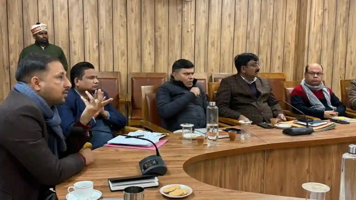 नगर निगम: विकास कार्यों में मनमानी पर पीडब्ल्यूडी और ग्रामीण अभियंत्रण विभाग को सख्त चेतावनी