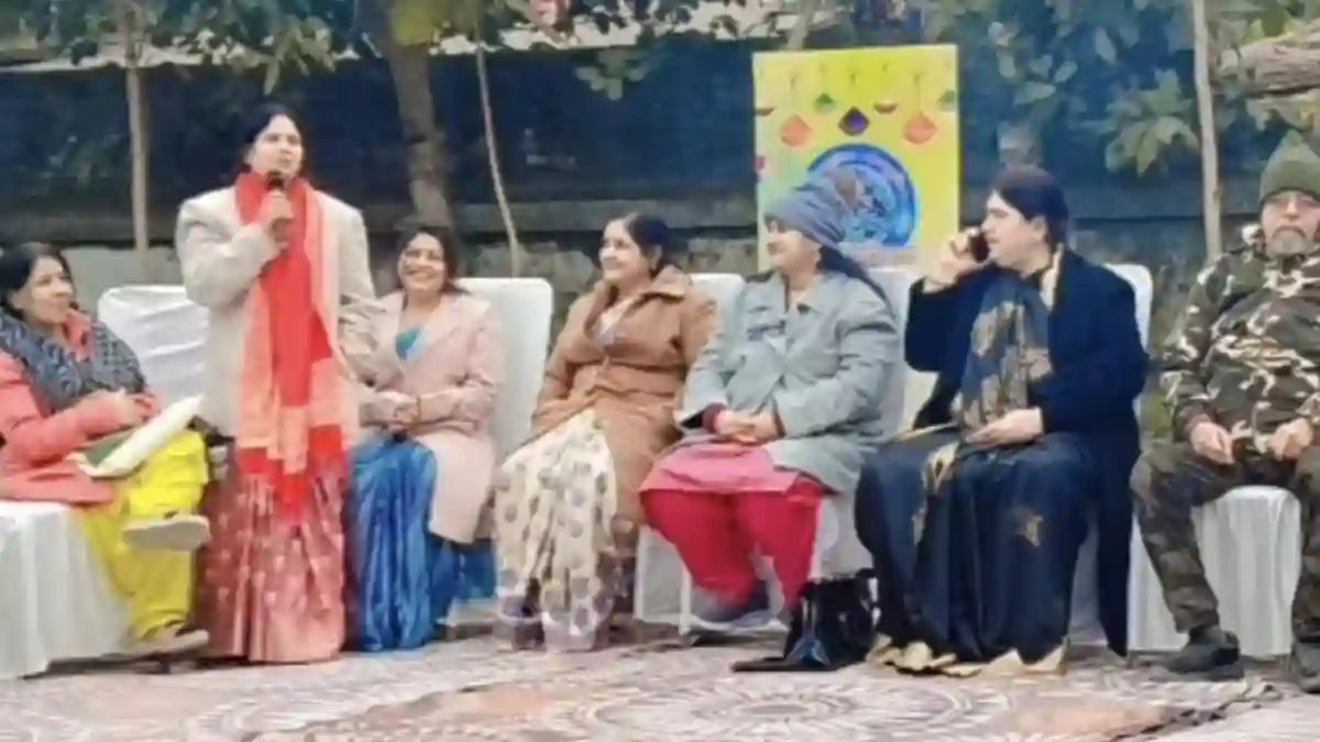 गोरखपुर में 'कउड़ा पर जुटान': रीना त्रिपाठी बोलीं- भोजपुरी बोलना माँ के पैर छूने जैसा गोरखपुर में 'कउड़ा पर जुटान': रीना त्रिपाठी बोलीं- भोजपुरी बोलना माँ के पैर छूने जैसा
