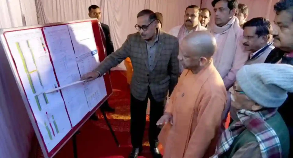 सीएम योगी आदित्यनाथ ने किया निर्माणाधीन 'विरासत गलियारा' का निरीक्षण, अधिकारियों को दिए कड़े निर्देश