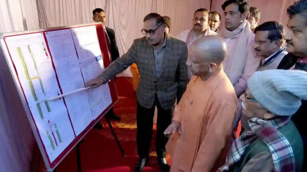 सीएम योगी आदित्यनाथ ने किया निर्माणाधीन 'विरासत गलियारा' का निरीक्षण, अधिकारियों को दिए कड़े निर्देश