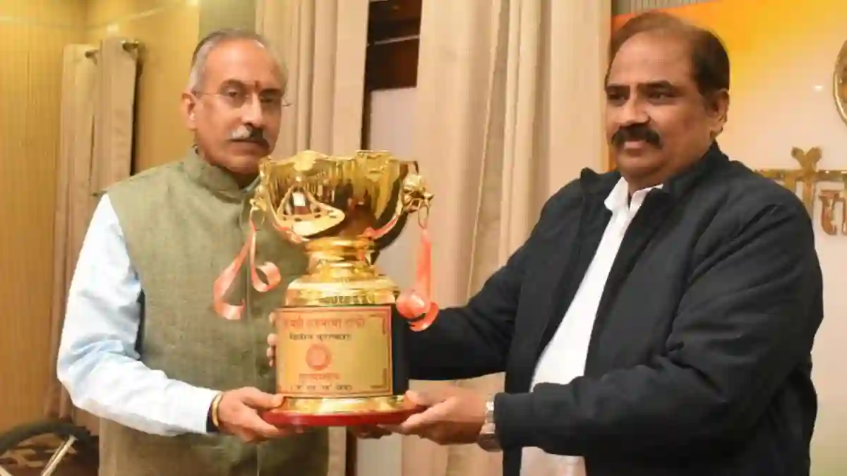 पूर्वोत्तर रेलवे ने जीता 'रेल मंत्री राजभाषा ट्रॉफी' का खिताब, वाराणसी मंडल 'आदर्श' घोषित