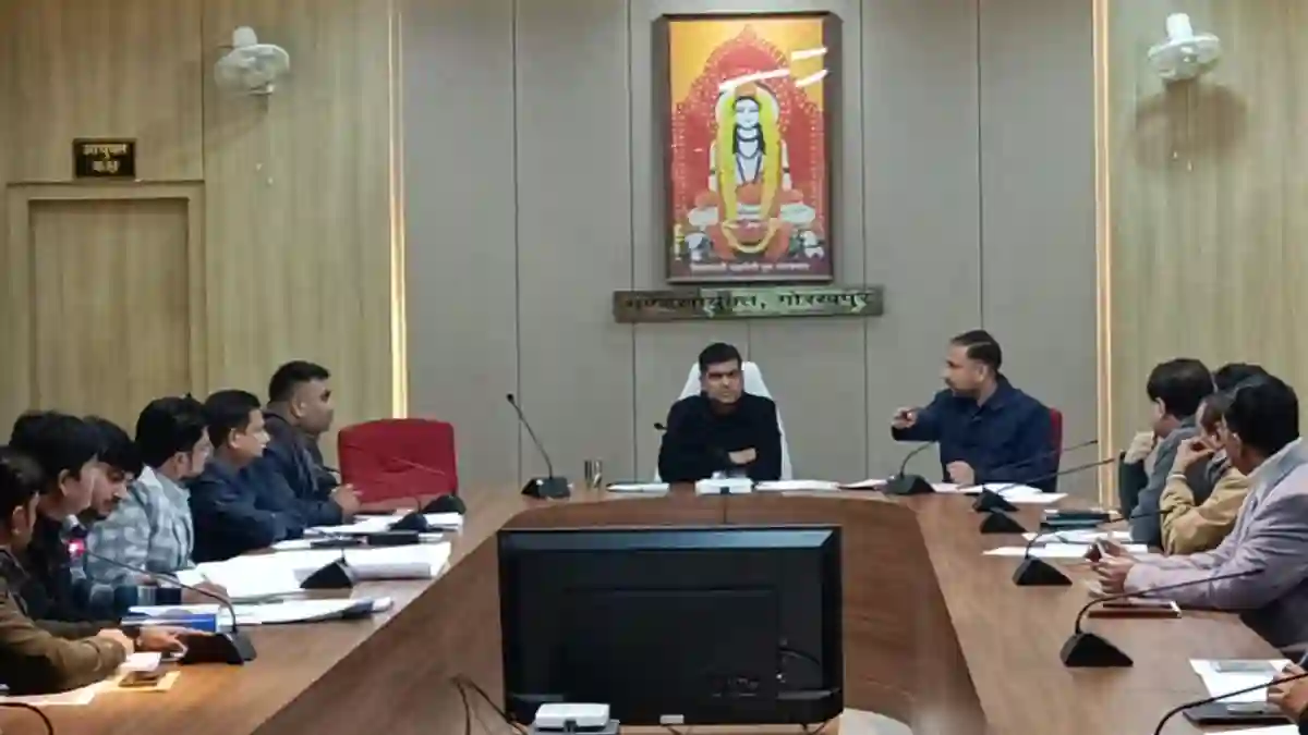 गोरखपुर को जलभराव से मिलेगी मुक्ति, मंडलायुक्त का बड़ा एक्शन प्लान, अब नहीं डूबेंगी शहर की सड़कें