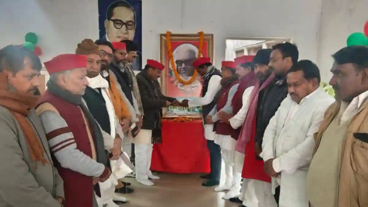 गांव-गांव तक दवा पहुंचाने वाले पूर्व स्वास्थ्य मंत्री राजनारायण को सपाइयों ने दी भावभीनी श्रद्धांजलि