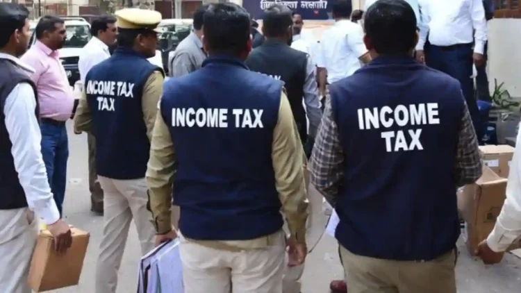 गोरखपुर के ऑटोमोबाइल कारोबारी पर इनकम टैक्स की बड़ी रेड, देवरिया-कुशीनगर समेत कई जिलों में हड़कंप