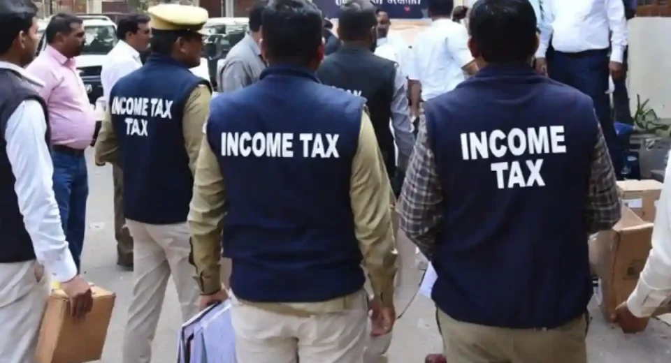 गोरखपुर के ऑटोमोबाइल कारोबारी पर इनकम टैक्स की बड़ी रेड, देवरिया-कुशीनगर समेत कई जिलों में हड़कंप