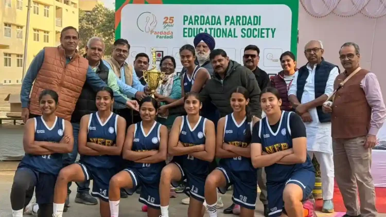 पूर्वोत्तर रेलवे महिला बास्केटबॉल टीम ने यूपी पुलिस को हराकर जीती चैम्पियनशिप पूर्वोत्तर रेलवे महिला बास्केटबॉल टीम ने यूपी पुलिस को हराकर जीती चैम्पियनशिप