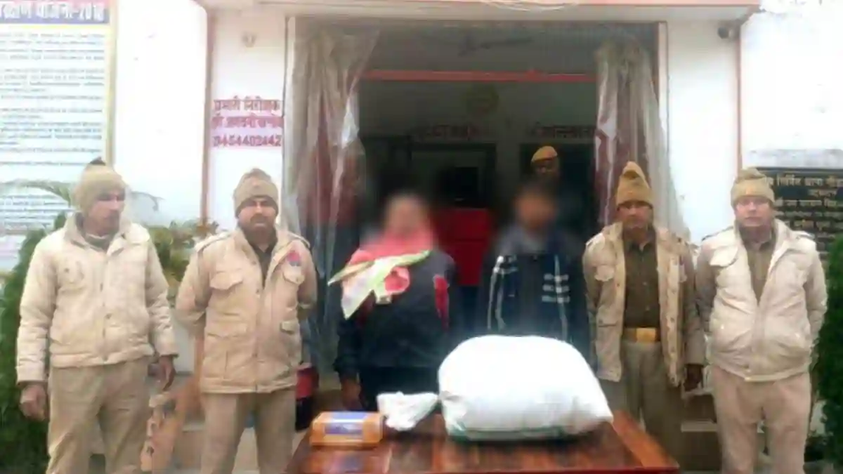 Gorakhpur News: गीडा में 10 किलो गांजे के साथ दो तस्कर गिरफ्तार, 99 हजार कैश भी बरामद Gorakhpur News: गीडा में 10 किलो गांजे के साथ दो तस्कर गिरफ्तार, 99 हजार कैश भी बरामद