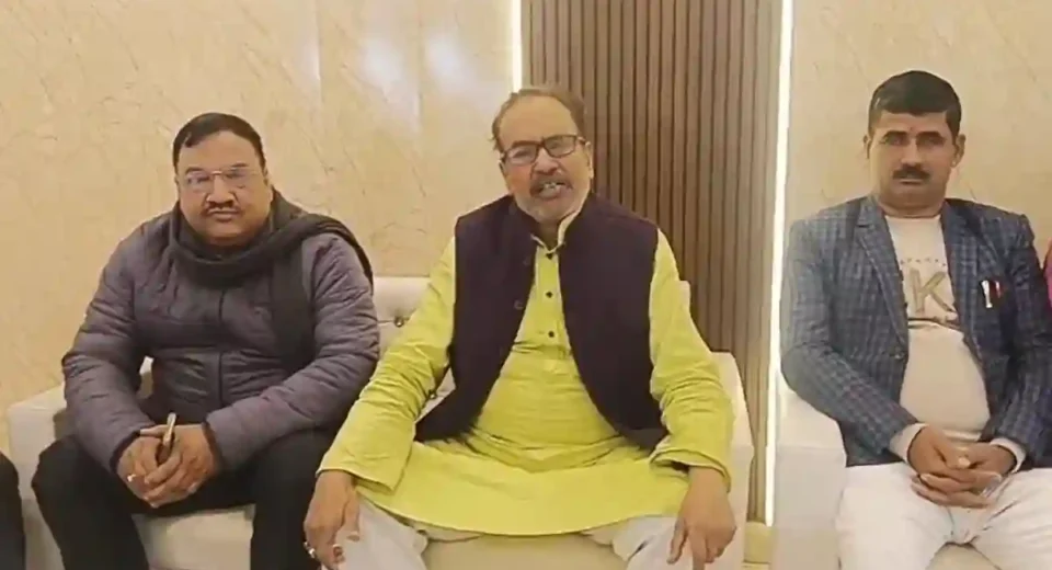 Gorakhpur News: पुरानी पेंशन के लिए कर्मचारियों का हल्लाबोल, 1 जनवरी से अंतरिम राहत देने की उठी मांग Gorakhpur News: पुरानी पेंशन के लिए कर्मचारियों का हल्लाबोल, 1 जनवरी से अंतरिम राहत देने की उठी मांग