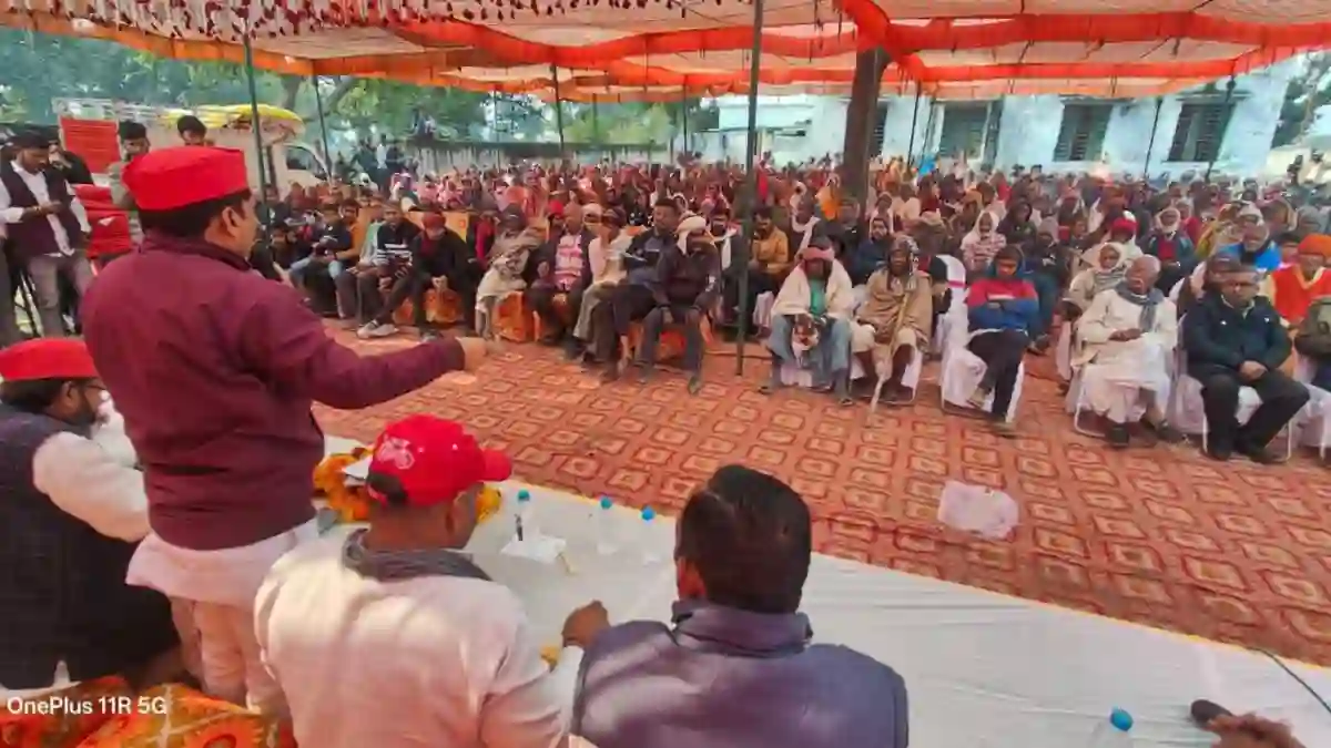 गोरखपुर: 'डबल इंजन सरकार ने नौकरियों पर लगाया ताला', सपा जिलाध्यक्ष का बड़ा हमला गोरखपुर: 'डबल इंजन सरकार ने नौकरियों पर लगाया ताला', सपा जिलाध्यक्ष का बड़ा हमला