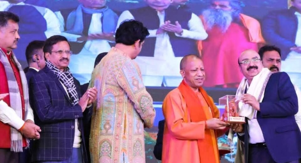 गोरखपुर महोत्सव 2026 का भव्य समापन, सीएम योगी ने 6 विभूतियों को ‘गोरखपुर गौरव’ से नवाजा