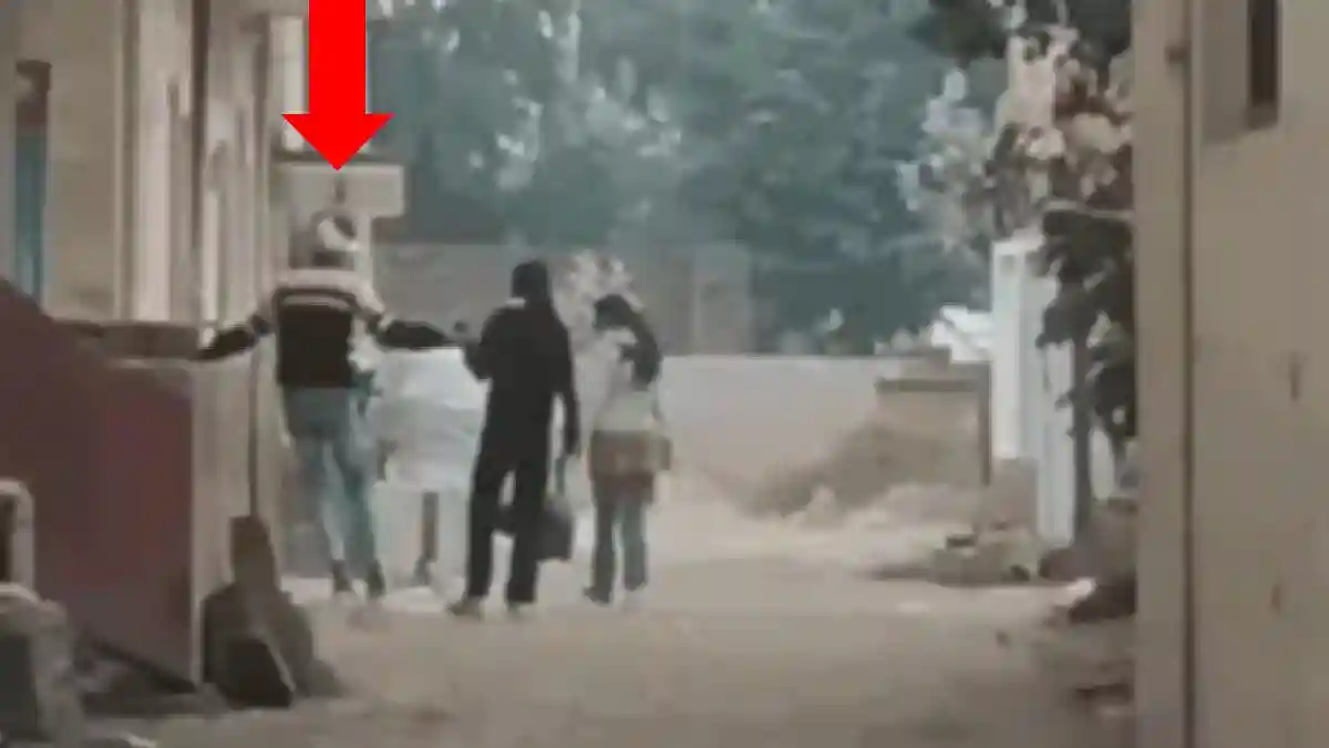 गोरखपुर न्यूज़: कोचिंग जा रही छात्रा को गली में खींचने वाला युवक गिरफ्तार, कस्टडी में हाथ जोड़कर मांगी माफी