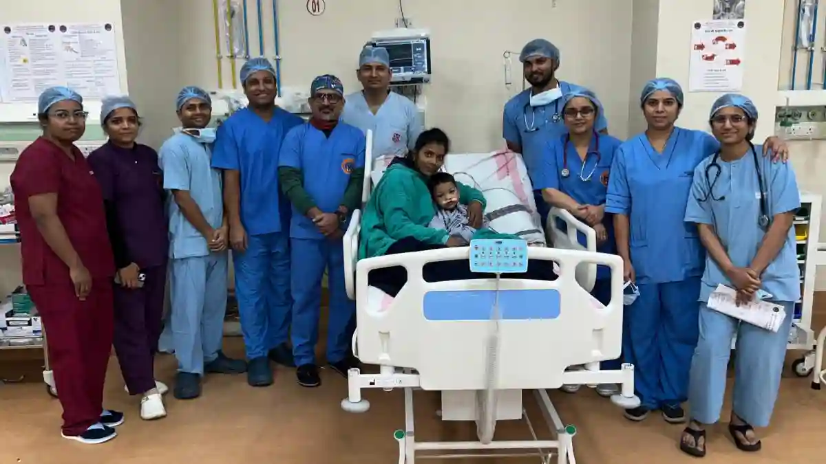 गोरखपुर एम्स: 2 साल के बच्चे की नाक में उगा था दांत, डॉक्टरों ने सर्जरी कर निकाला गोरखपुर एम्स: 2 साल के बच्चे की नाक में उगा था दांत, डॉक्टरों ने सर्जरी कर निकाला