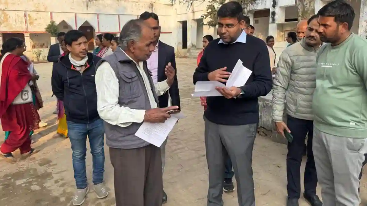 गोरखपुर में लगी वोटरों की लाइन: संडे को विशेष अभियान में 18 हजार लोगों ने भरा फॉर्म-6, देखें अपनी विधानसभा का हाल गोरखपुर में लगी वोटरों की लाइन: संडे को विशेष अभियान में 18 हजार लोगों ने भरा फॉर्म-6, देखें अपनी विधानसभा का हाल