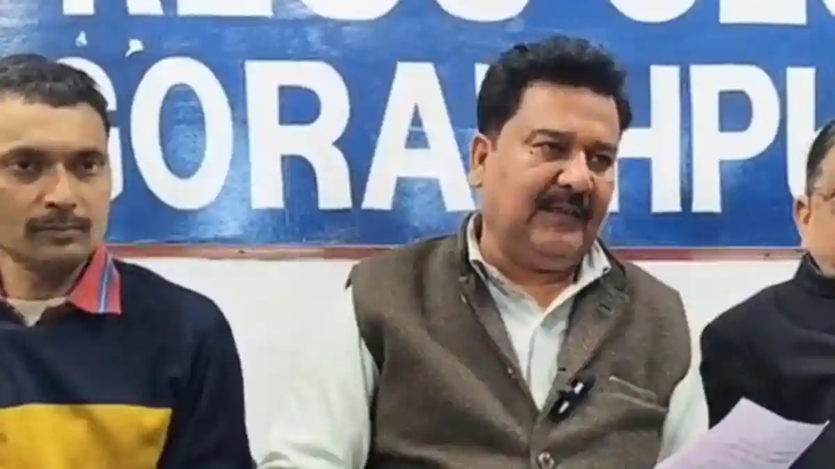 गोरखपुर प्रेस क्लब चुनाव: वेलेंटाइन डे पर पत्रकारों की 'अग्निपरीक्षा', आचार संहिता लागू होते ही पोस्टर वार पर लगी रोक