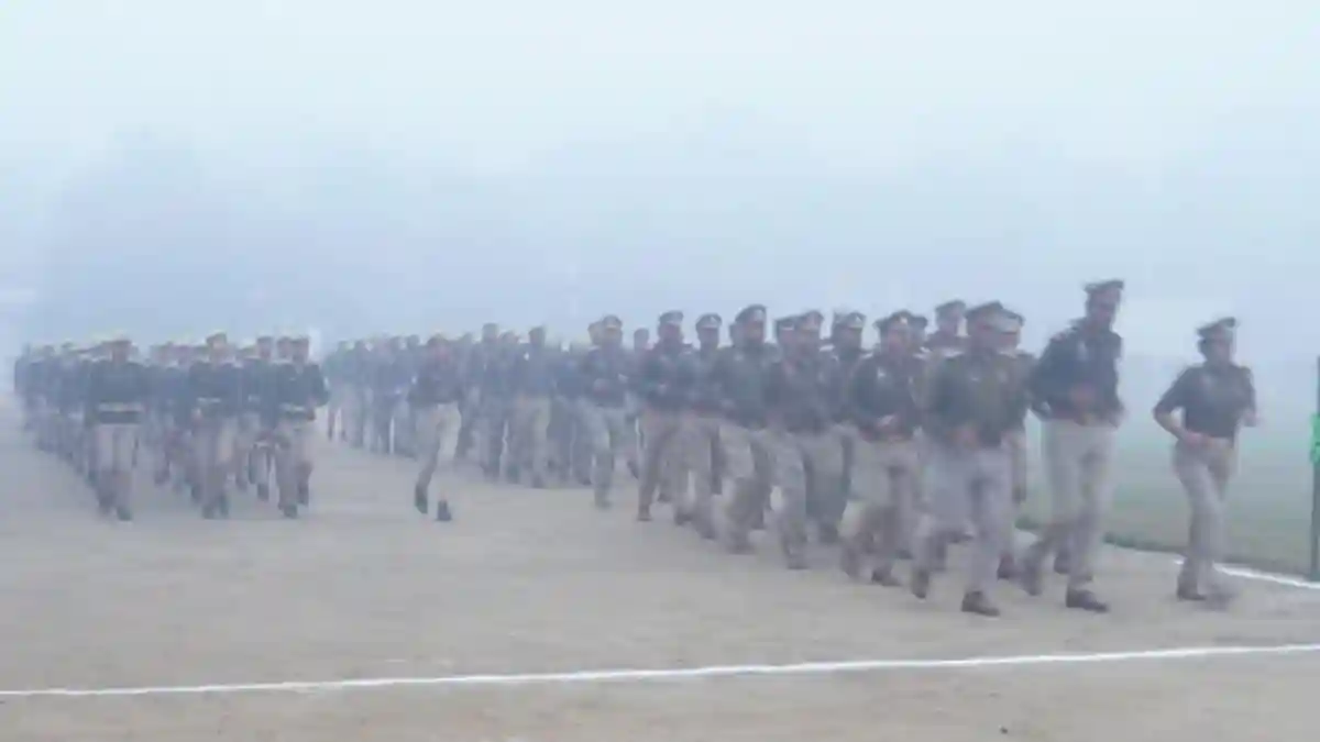 गोरखपुर न्यूज़: पुलिस लाइन में एसपी नॉर्थ ने परखी शुक्रवार की परेड, महिला रिक्रूट्स को दिया फिटनेस का मंत्र