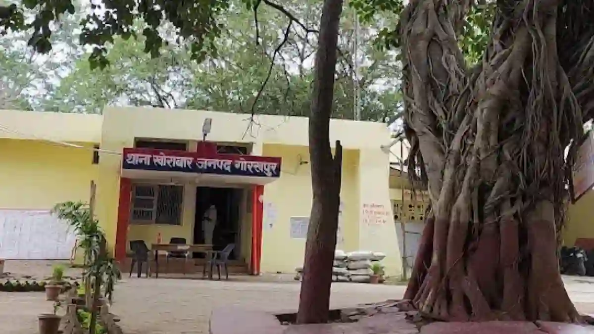 बीएलओ पर वोटर लिस्ट में फर्जी नाम जोड़ने और विरोध पर धमकी का आरोप, खोराबार थाने पहुंचा मामला बीएलओ पर वोटर लिस्ट में फर्जी नाम जोड़ने और विरोध पर धमकी का आरोप, खोराबार थाने पहुंचा मामला