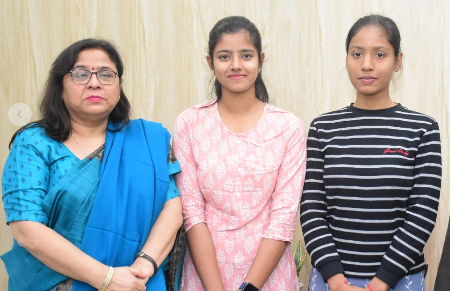 In the upcoming Republic Day Parade in Delhi, two daughters from Gorakhpur are set to participate in the theme of "Nari Shakti-Lakshmibai" in the new year.