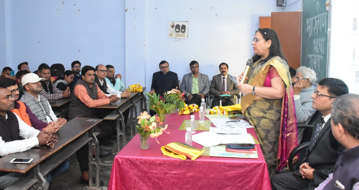 कार्यक्रम में अपने विचार साझा करतीं कुलपति प्रोफेसर पूनम टंडन