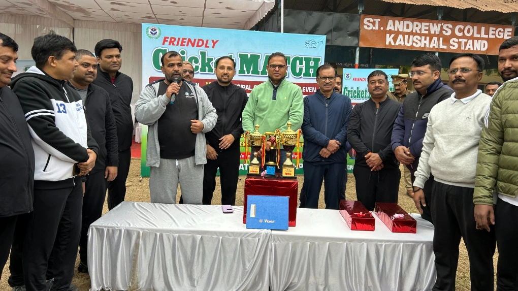 Friendship Match: महापौर एकादश ने 6 विकेट से जीता मैच nagar nigam cricket match