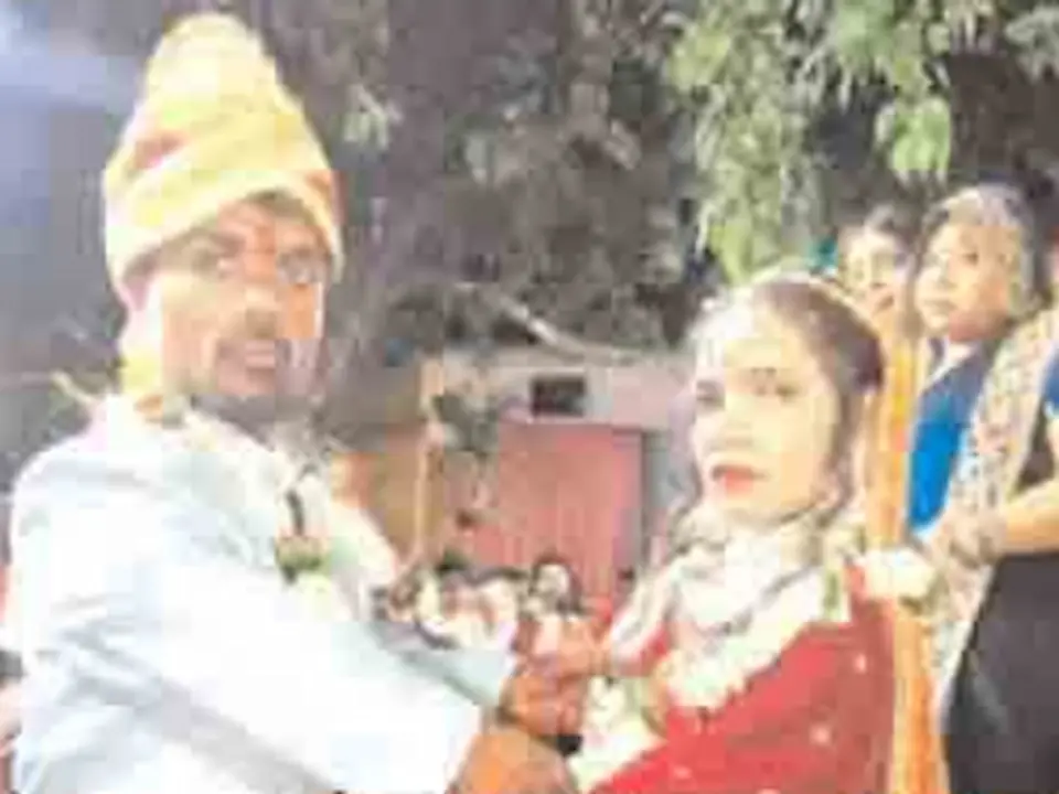 अनोखी शादी: 3 फुट के दूल्हे ने 2.5 फुट की दुल्हन के साथ लिए सात फेरे